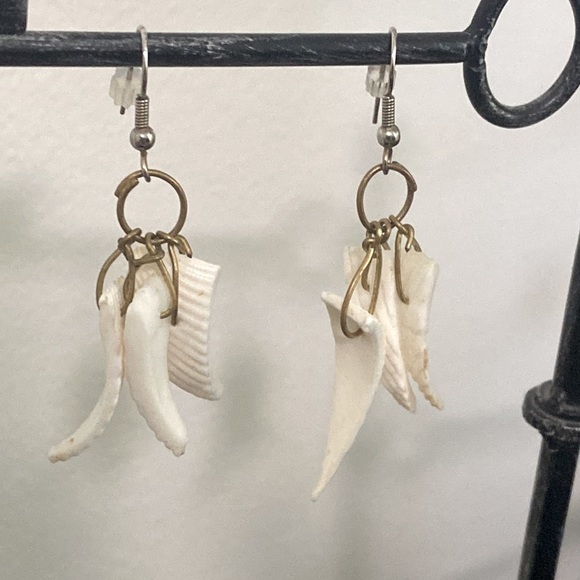 Seashell Dangle Bohemian Drop Earrings Natural White Shell Cluster Beach Goddess - Picture 4 of 13
